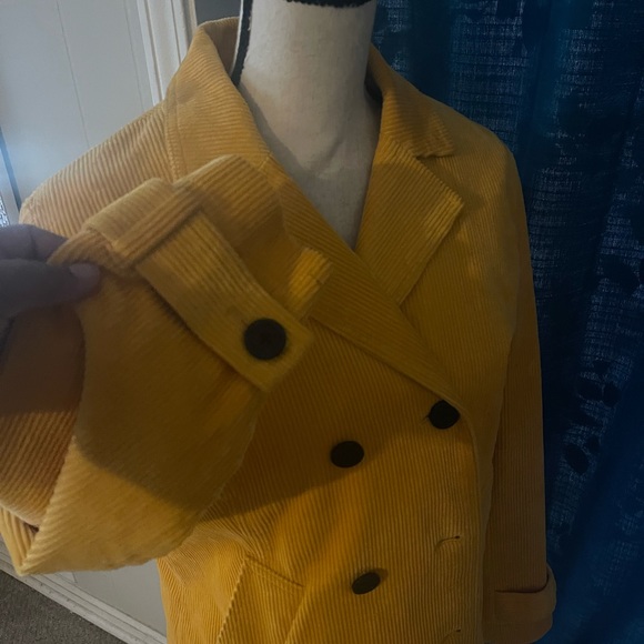 Mustard colored Liz Claiborne corduroy jacket - Picture 2 of 3
